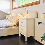 Apartment Design-dachwohnung Mit Badewanne & Bergblick In *