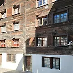 Apartment Design-dachwohnung Mit Badewanne & Bergblick In Saas-Grund