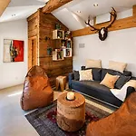 Ruhiges Alpen-chalet Im Saastal Und Bergblick