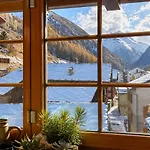Ruhiges Alpen-chalet Im Saastal Und Bergblick