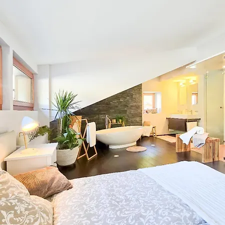 아파트 Alpine Design-wohnung Mit Freistehender Badewanne In 사스그룬트