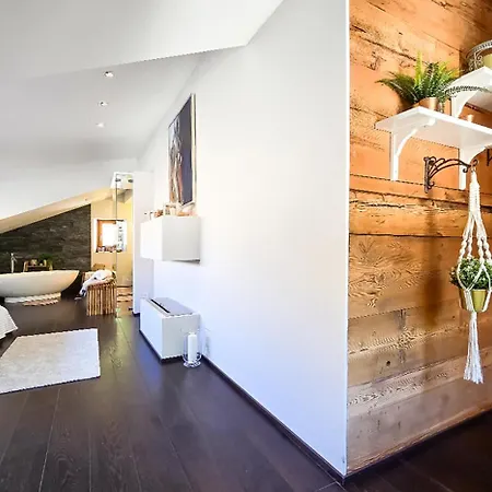 Alpine Design-wohnung Mit Freistehender Badewanne In Saas-Grund