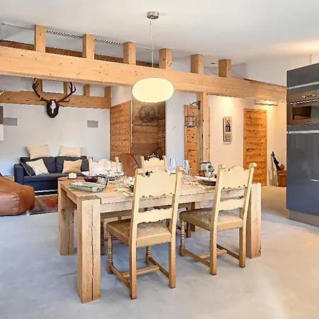 Alpine Design-wohnung Mit Freistehender Badewanne In 아파트