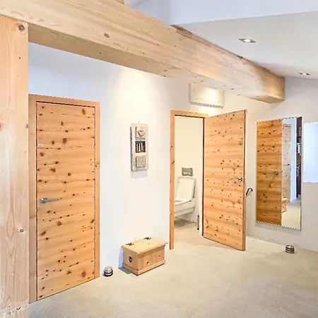 Alpine Design-wohnung Mit Freistehender Badewanne In 아파트