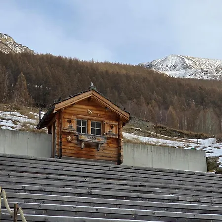 Ruhiges Alpen-chalet Mit Badewanne Und Bergblick