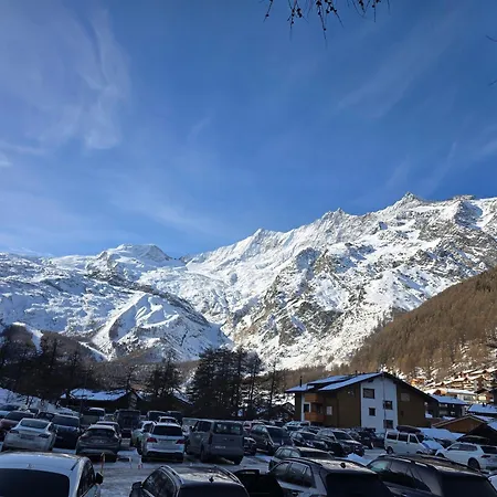 Ruhiges Alpen-chalet Mit Badewanne Und Bergblick Lägenhet