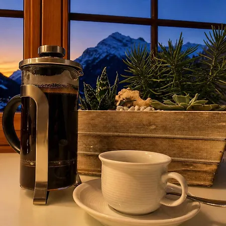 Ruhiges Alpen-chalet Mit Badewanne Und Bergblick