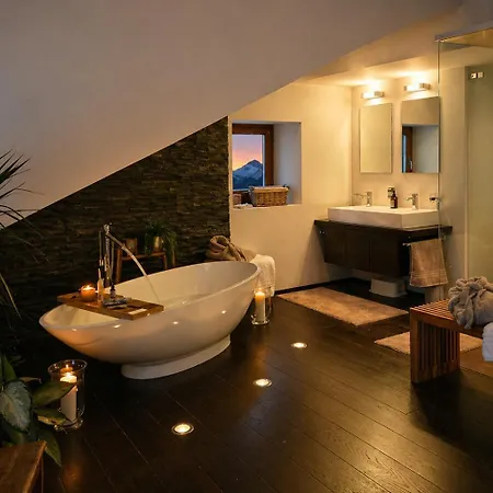 Ruhiges Alpen-chalet Mit Badewanne Und Bergblick Lägenhet