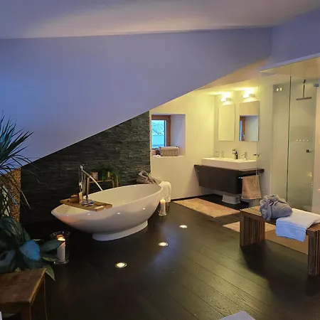Ruhiges Alpen-chalet Mit Badewanne Und Bergblick Saas-Grund