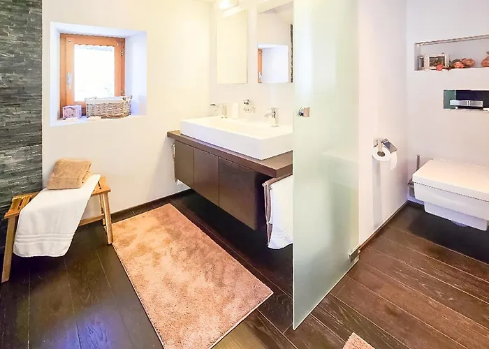 아파트 Design-dachwohnung Mit Badewanne & Bergblick In 사스그룬트